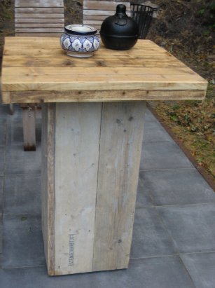 Steigerhouten statafel